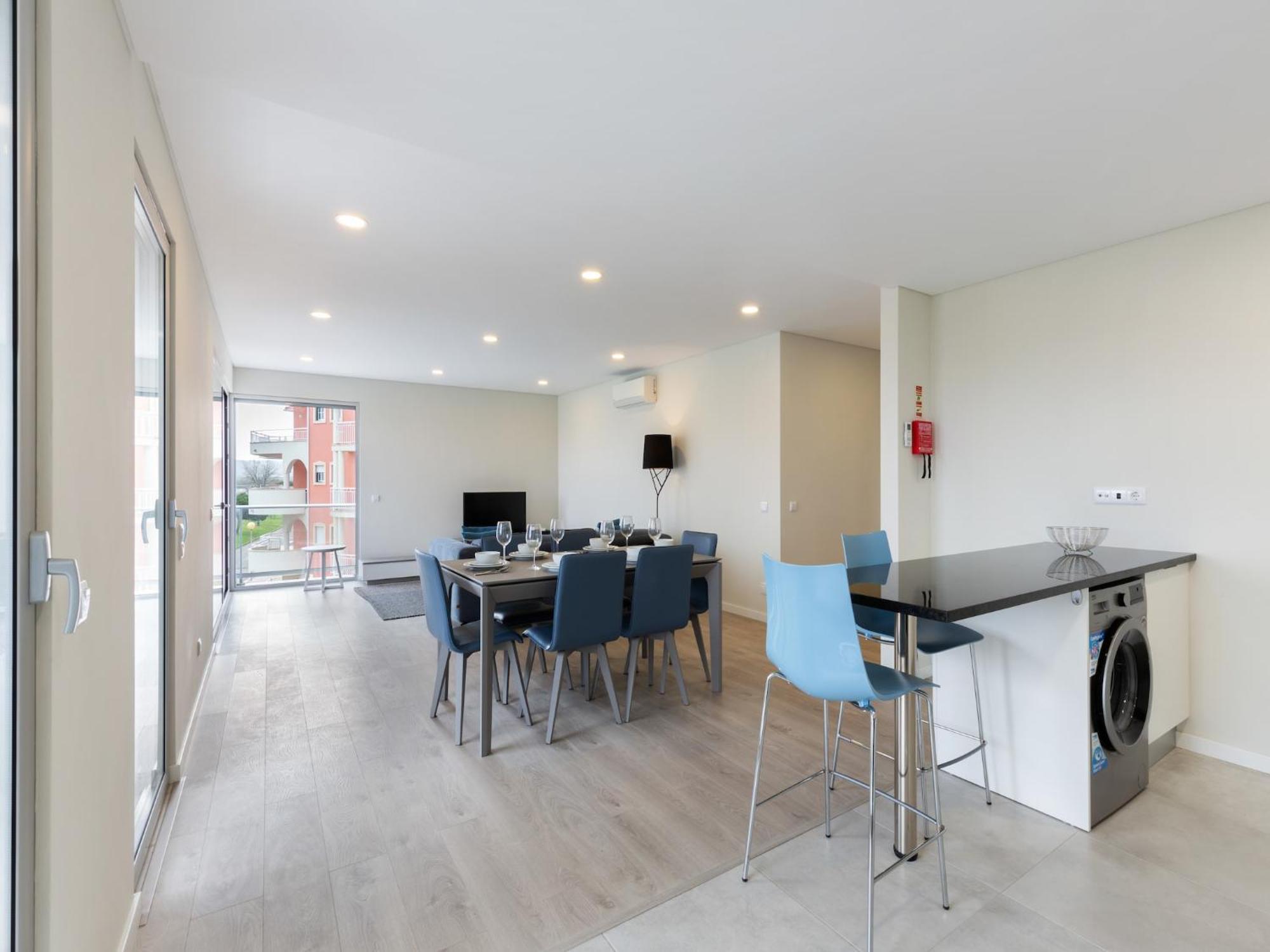 Beautiful Apartment In S O Martinho Do Porto With Balcony São Martinho do Porto Exterior foto